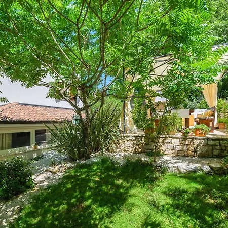 Vidova Villa *
